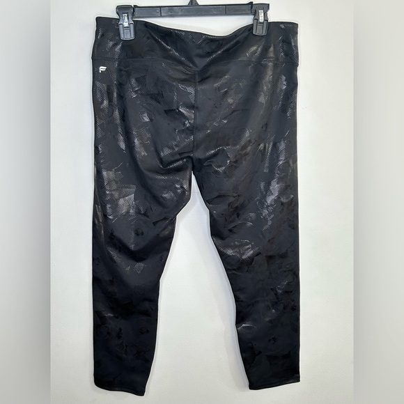 New Fabletics Women’s XL 12-14 Capri Printed Powerhold Black Floral Compression - Picture 5 of 8